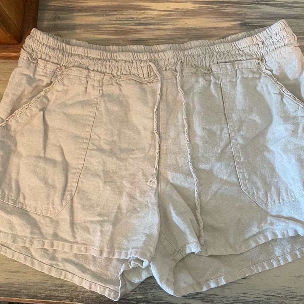 Rewind Women's Light Tan Cargo Shorts